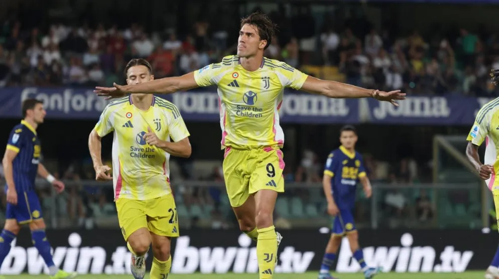 Dusan Vlahovic celebra tras marcar el 0-3 de la Juventus ante el Hellas Verona. Foto: EFE.