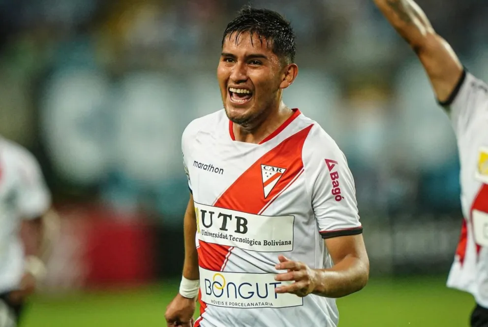 Terrazas celebra uno d elos goles que anotó en la Copa Sudamericana con el CAR. Foto: Conmebol