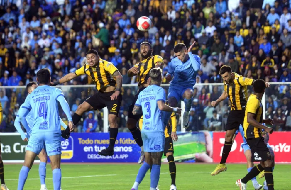 Una incidencia de uno de los clásicos que se jugó en el certamen Apertura: Foto: APG