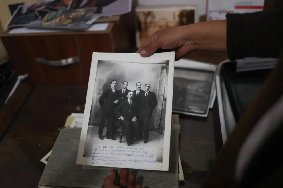 Una imagen de personajes bolivianos en el centro cultural 'La Chula' en La Paz (Bolivia). Foto: EFE/ Luis Gandarillas
