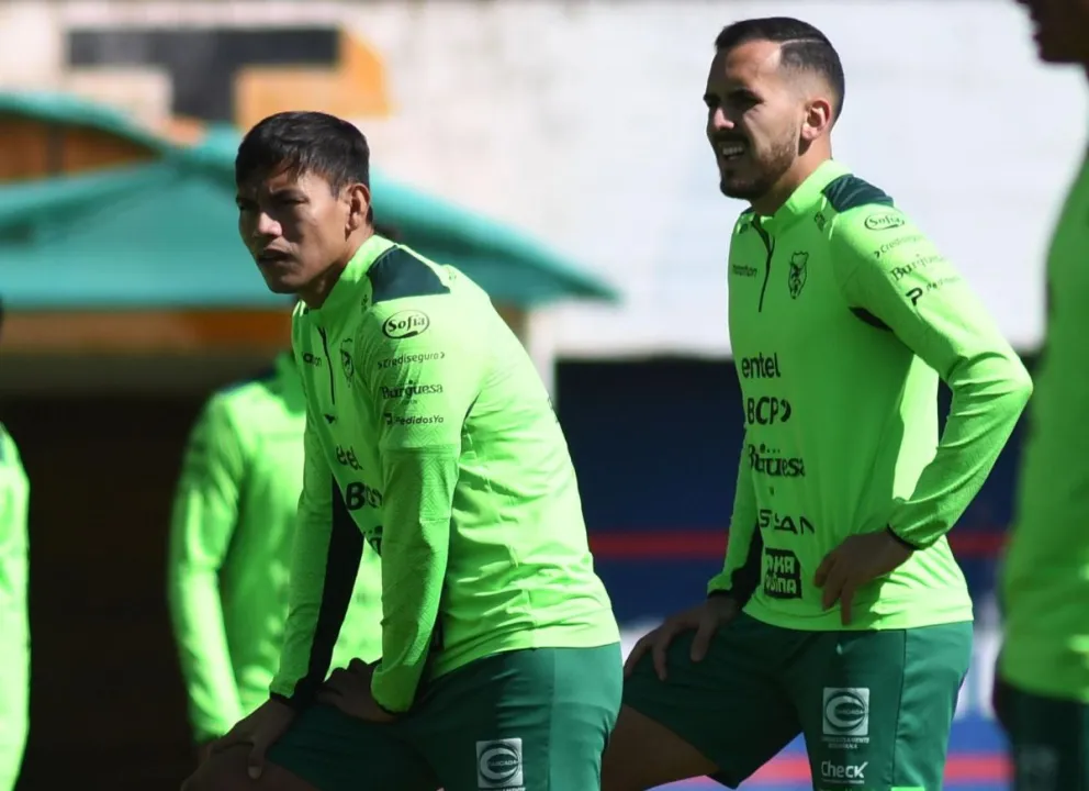José Sagredo y Luis Haquín en el entrenamiento del seleccionado en la zona de Achumani. Foto: FBF