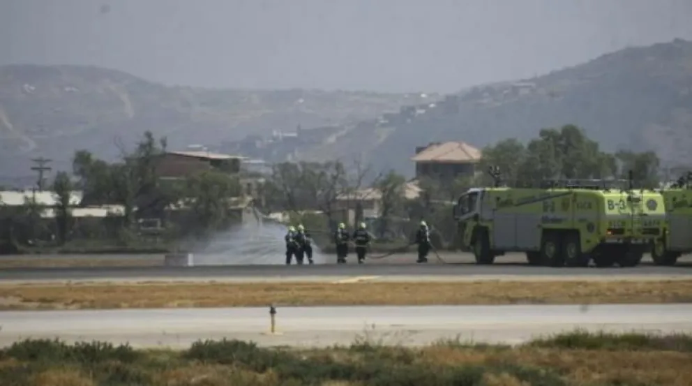 Personal de bomberos en el lugar del accidente. Foto: Los Tiempos