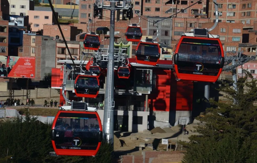 Vista de la Línea Roja del Teleférico en la ciudad de La Paz. Foto: Archivo