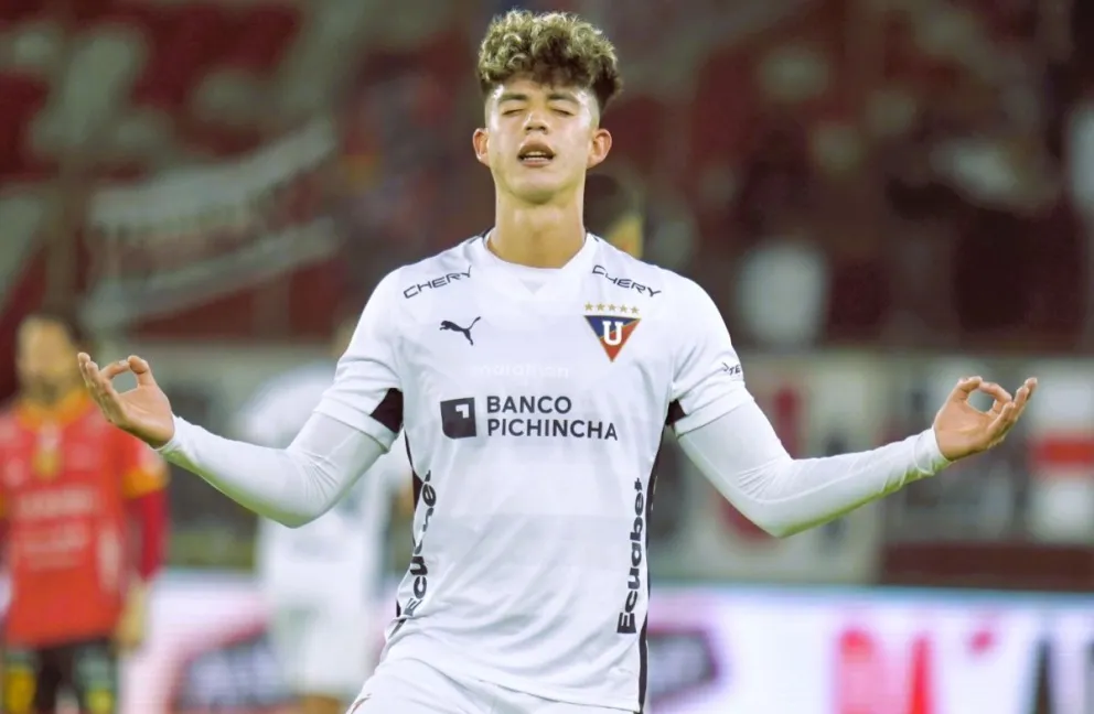 Villamil celebra el gol que le marcó al conjunto de Deportivo Cuenca. Foto: LDU