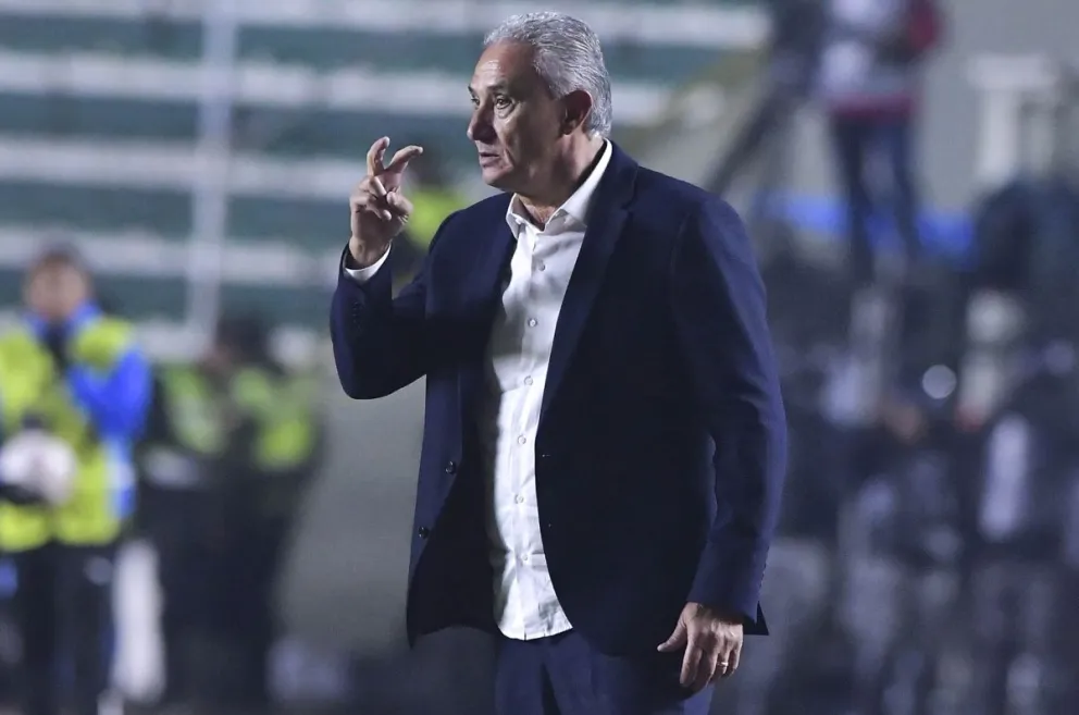 Tite, durante el partido que el Flamengo perdió con Bolivia por 1-0, en el Siles. Foto: APG
