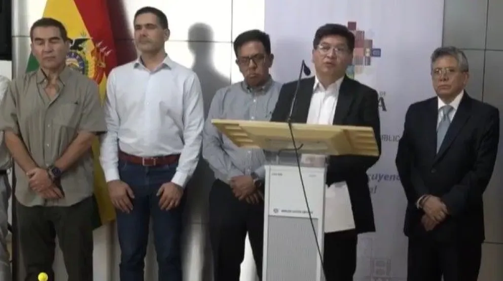 El ministro de Economía, Marcelo Montenegro, brinda conferencia de prensa en la ciudad de Santa Cruz junto con los empresarios privados. Foto. Captura