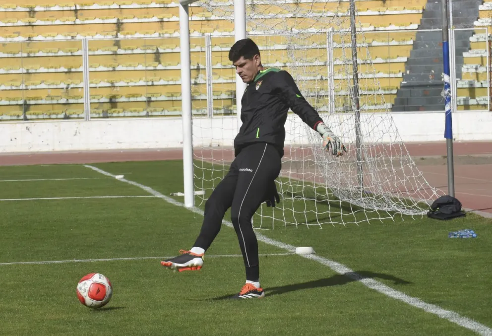 Carlos Lampe durante un entrenamiento de la Verde en el estadio Siles. Foto: APG