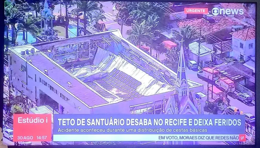 El techo del santuario colapsado. Foto: Captura de video