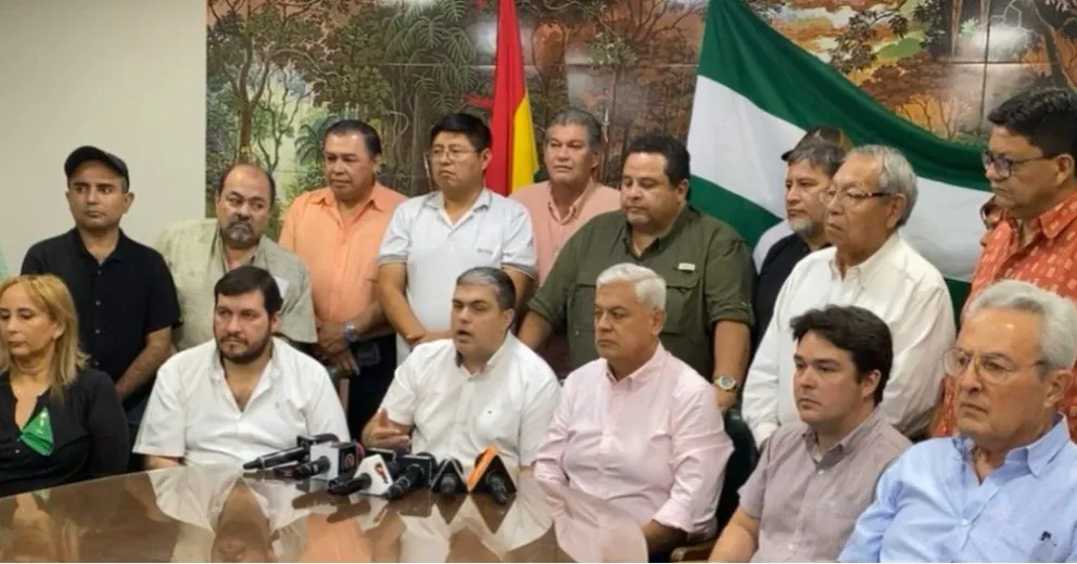 Cívicos cruceños dieron conferencia de prensa este viernes. Foto: Unitel