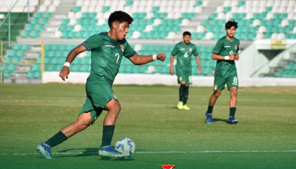 Bolivia Sub-15 jugó este mes dos partidos de preparación contra Chile en Santa Cruz. Foto: La Verde