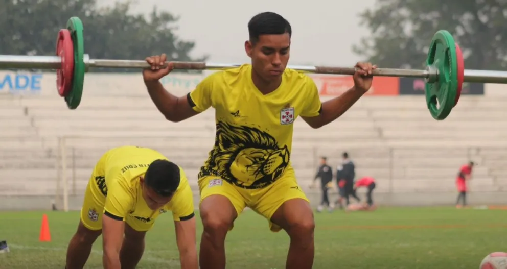 Trabajo físico del plantel blanco. Foto: Real Santa Cruz.
