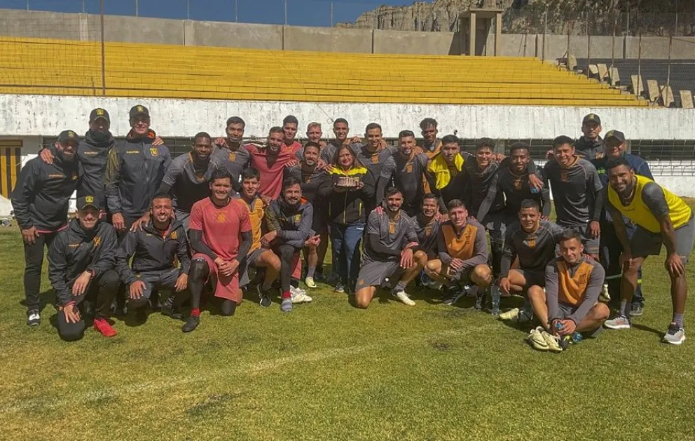 Plantilla completa del Tigre a la conclusión de un entrenamiento anterior. Foto: club The Strongest