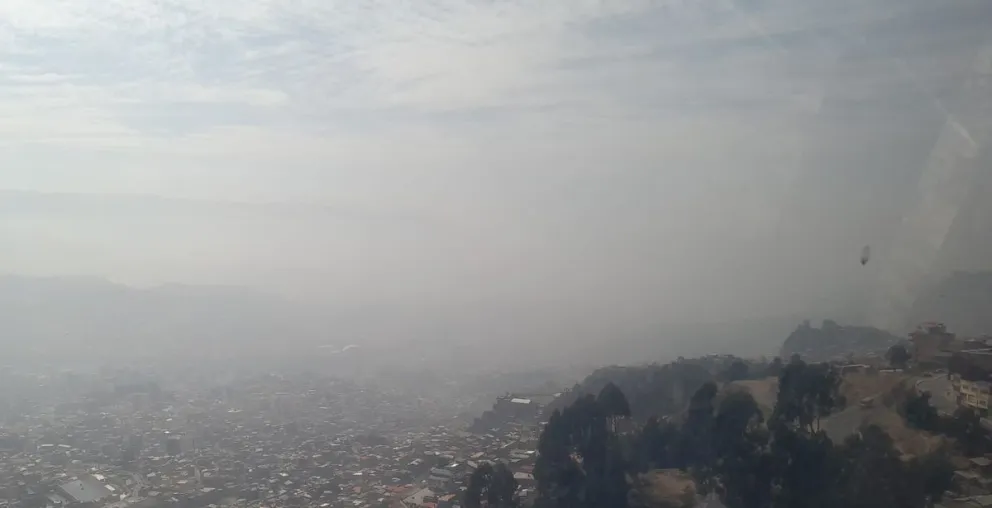La Paz, contaminada por el humo. Foto: Edgar Toro L.