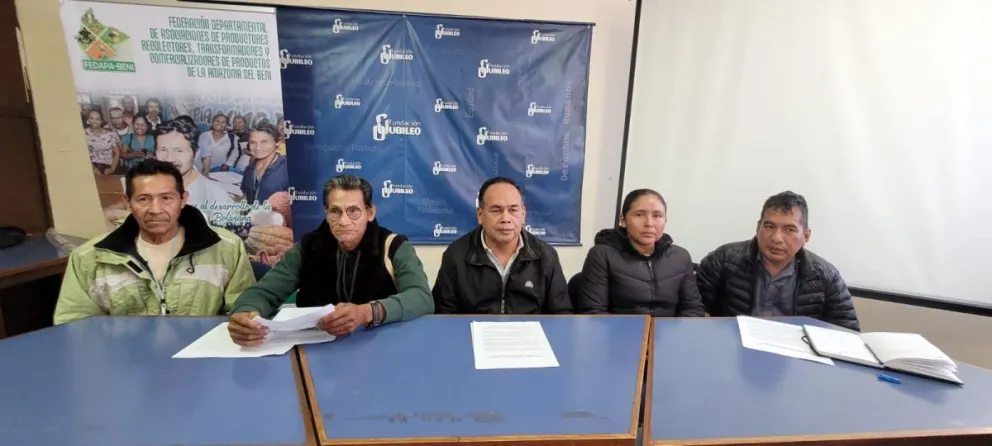 Dirigentes de las comunidades afectadas por incendios en Beni piden ayuda y explican los impactos. Foto: Prensa Cambio Climático.