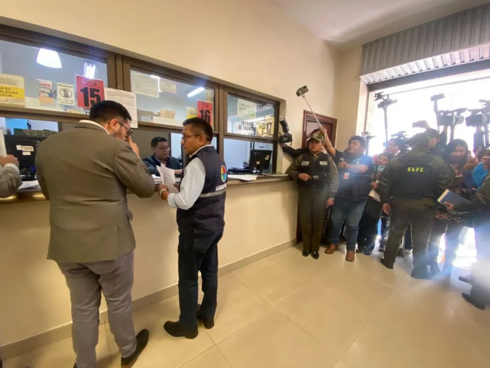 El defensor del pueblo al momento de presentar la acción. Foto: Prensa Defensoría