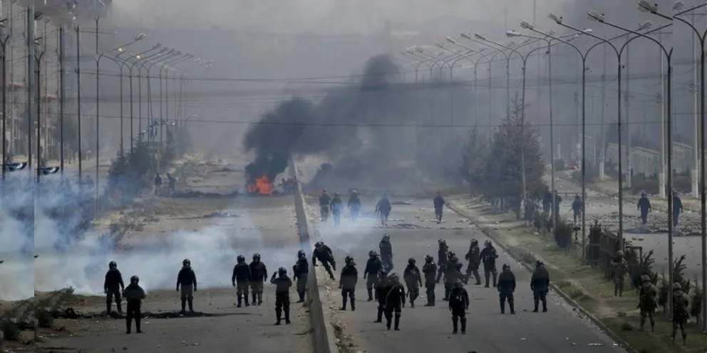 Efectivos policiales durante los enfrentamientos en la zona Senkata, el 19 de noviembre de 2019. Foto: Archivo 