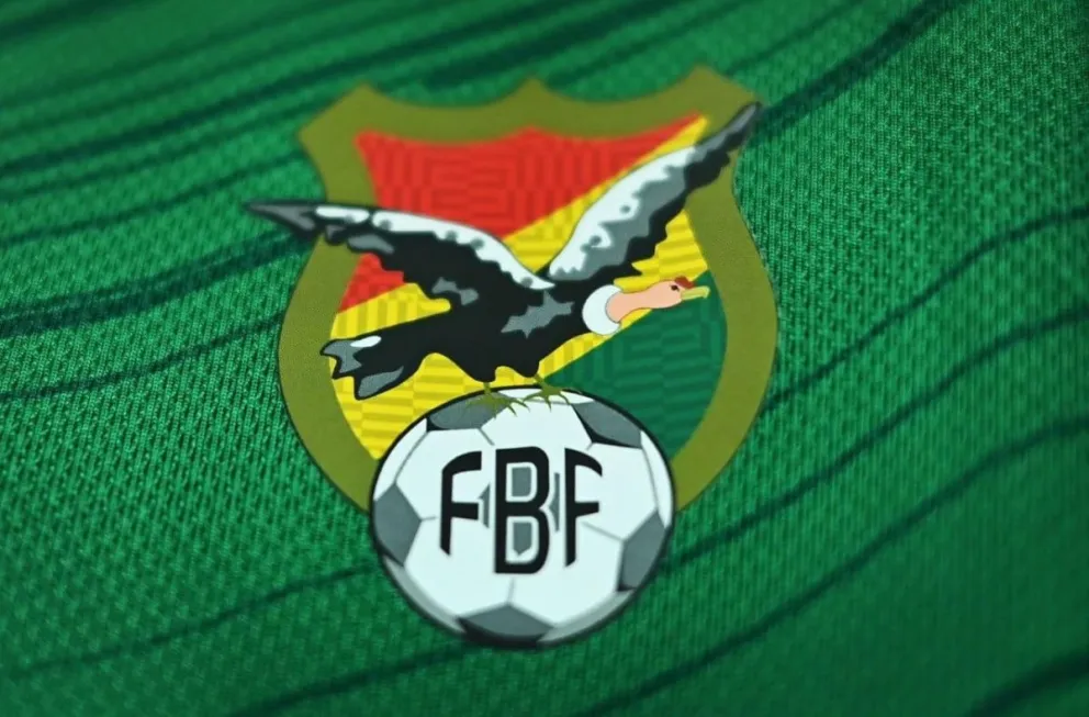 El escudo de la FBF dispuesto en una camiseta de la selección nacional. Foto: FBF