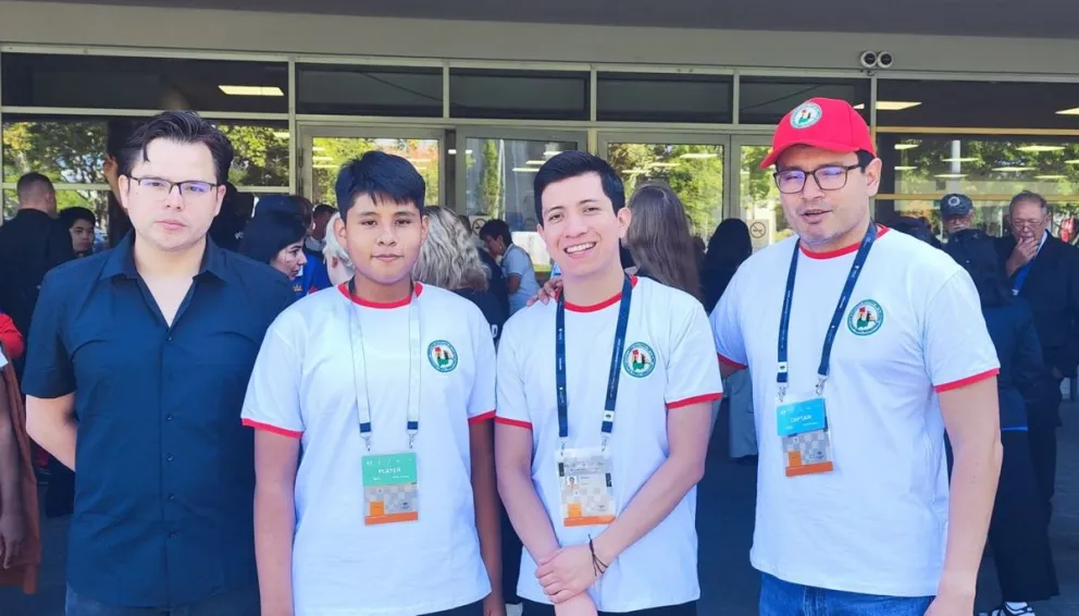 La selección masculina que compite en Budapest. Foto: Federación Boliviana de Ajedrez.
