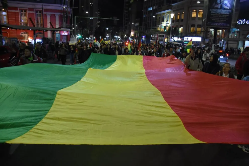 La manifestación de anoche, en el centro de La Paz. Foto: APG