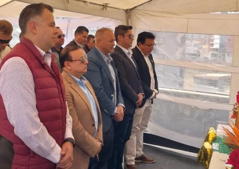 Fernando Costa (centro) y otros dirigentes de la FBF participan de la celebración eucarística. Foto. Juan Pablo Mamani