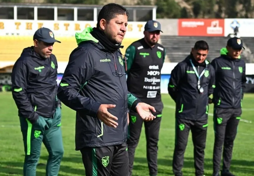 Óscar Villegas durante un entrenamiento que cumplió la Verde en la zona de Achumani. Foto: FBF