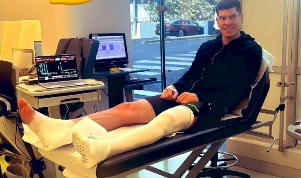 Carlos Lampe, arquero de Bolívar y de la selección, fue operado con éxito el martes en Santiago. Foto: redes sociales.