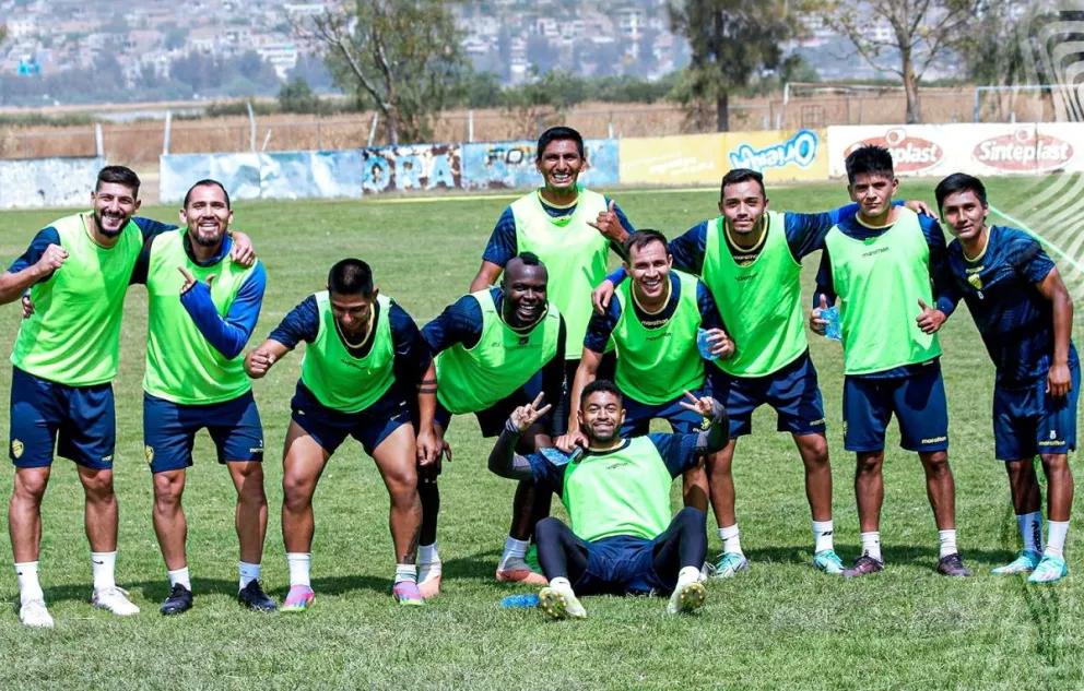 Jugadores de Aurora en un entrenamiento en su complejo deportivo. Foto: Aurora
