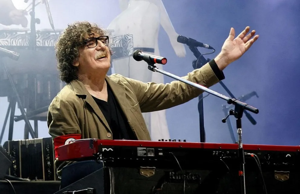 Fotografía de archivo del rockero argentino Charly García durante su presentación en el cierre del festival de música Rock al Parque 2012 en Bogotá, Colombia. Foto: EFE