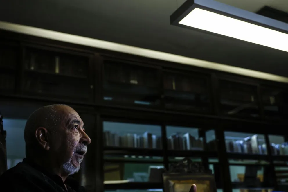 El escritor cubano Leonardo Padura, premio Príncipe de Asturias de las Letras, habla durante una entrevista con EFE este miércoles, en Río de Janeiro (Brasil). Foto: EFE