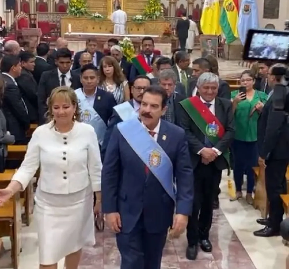El Alcalde de Cochabamba saliendo del Te Deum FOTO: Gobierno Municipal de Cochabamba