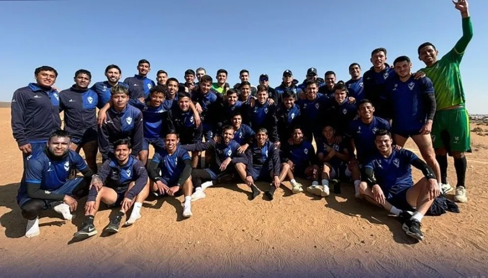 Jugadores y cuerpo técnico de GV San José durante una labor física en Los Arenales. Foto: prensa GV San José