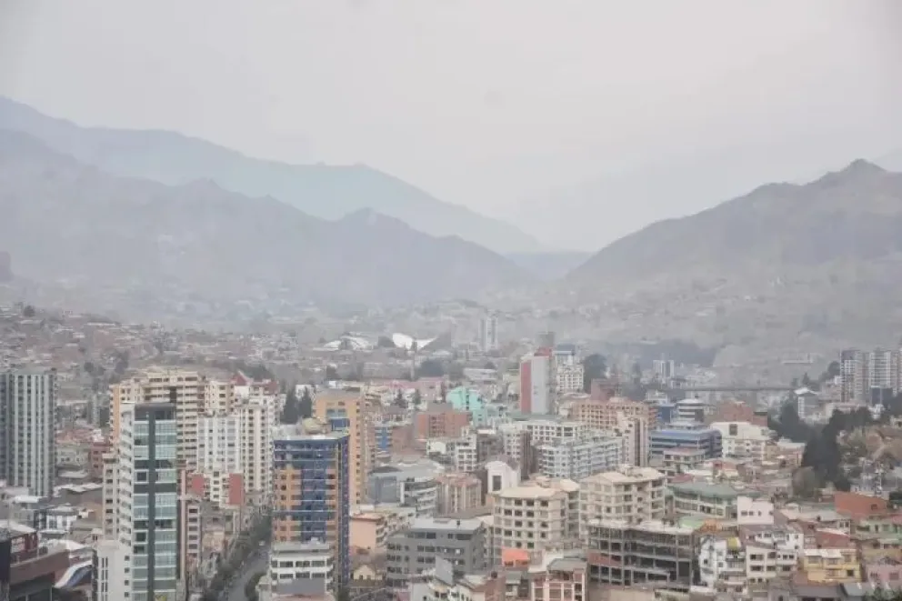 La calidad del aire en la sede de Gobierno mejoró, pero todavía no es buena. Foto: AMUN