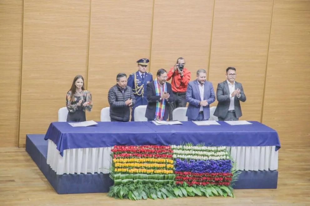 Suscripción del contrato con la empresa rusa Uranium Group en 2024. Foto: MHE