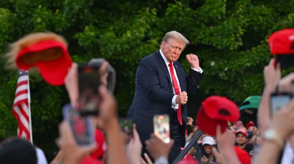 Donald Trump baila durante un mitin político. Foto: semana.com