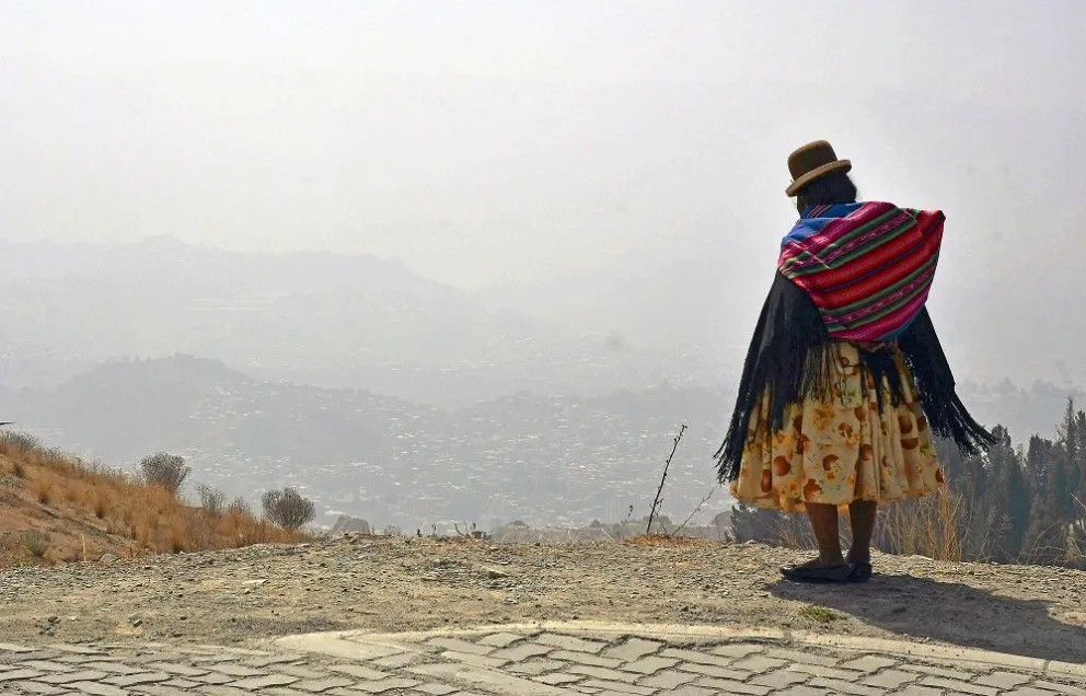 La visibilidad en La Paz, también se vio afectada por la presencia de humo. Foto: APG