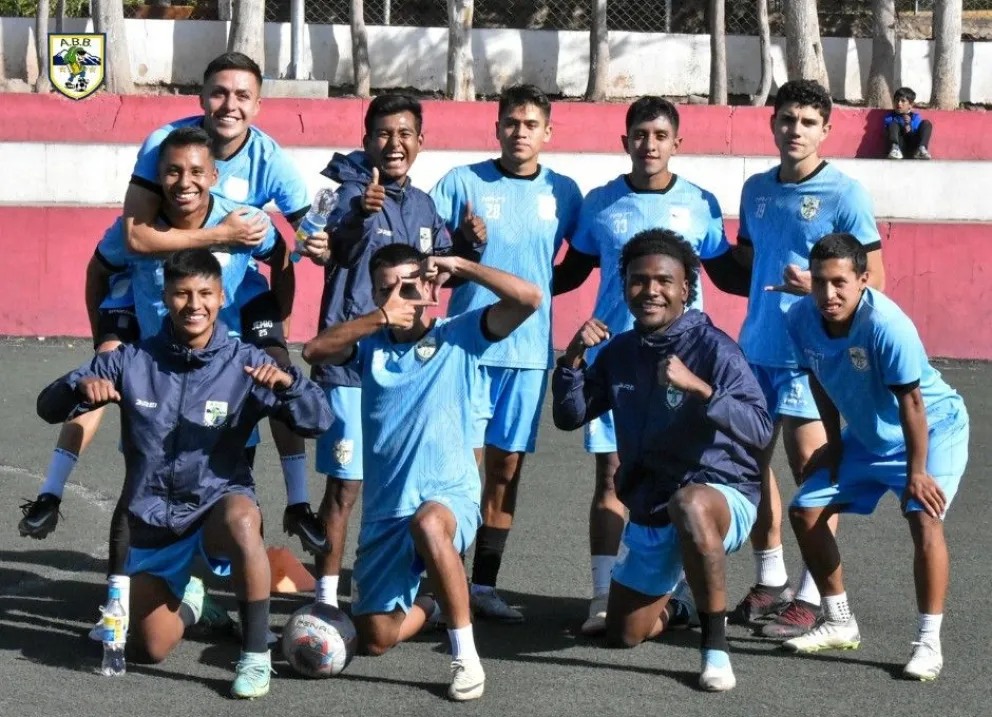 Jugadores de ABB en los minutos previos al partido que jugaron el domingo en Potosí. Foto: club ABB