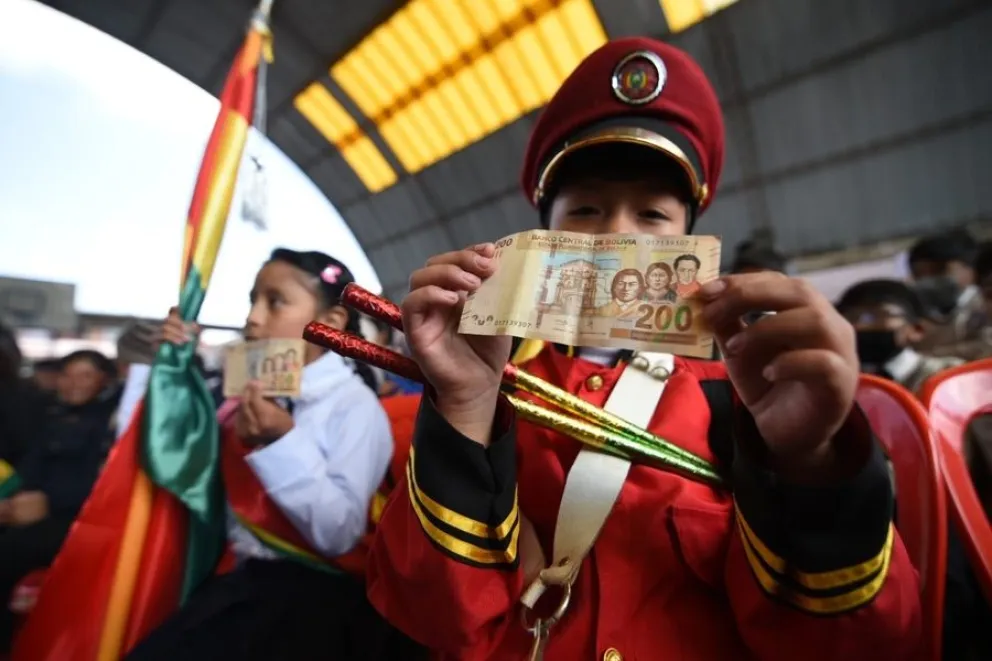 El pago del bono en una anterior gestión. Foto: ABI