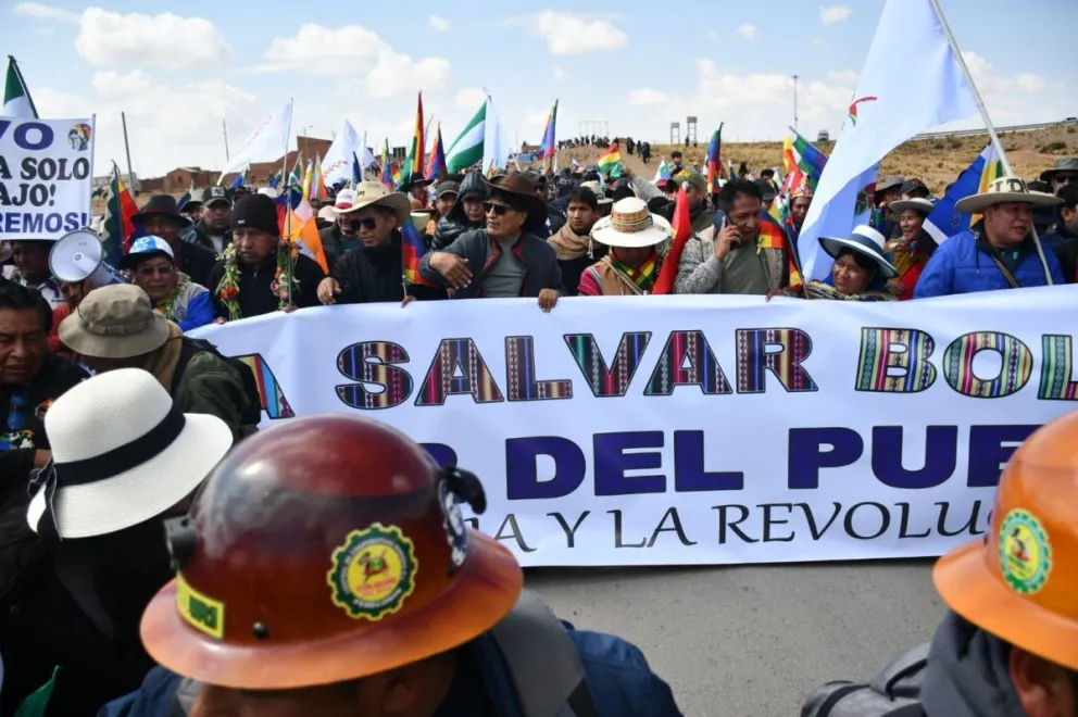 Evo Morales lidera la marcha que partió de Caracollo, este martes. Foto: APG
