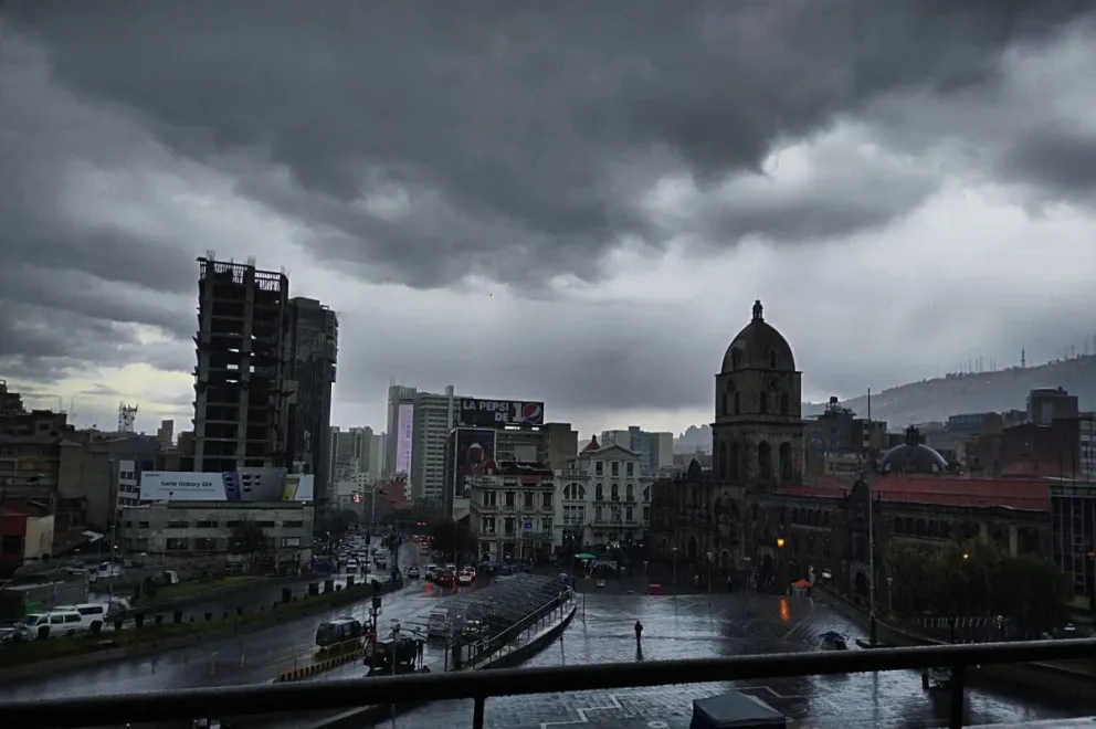 Una madrugada lluviosa en La Paz. Foto: Paul Phoenix