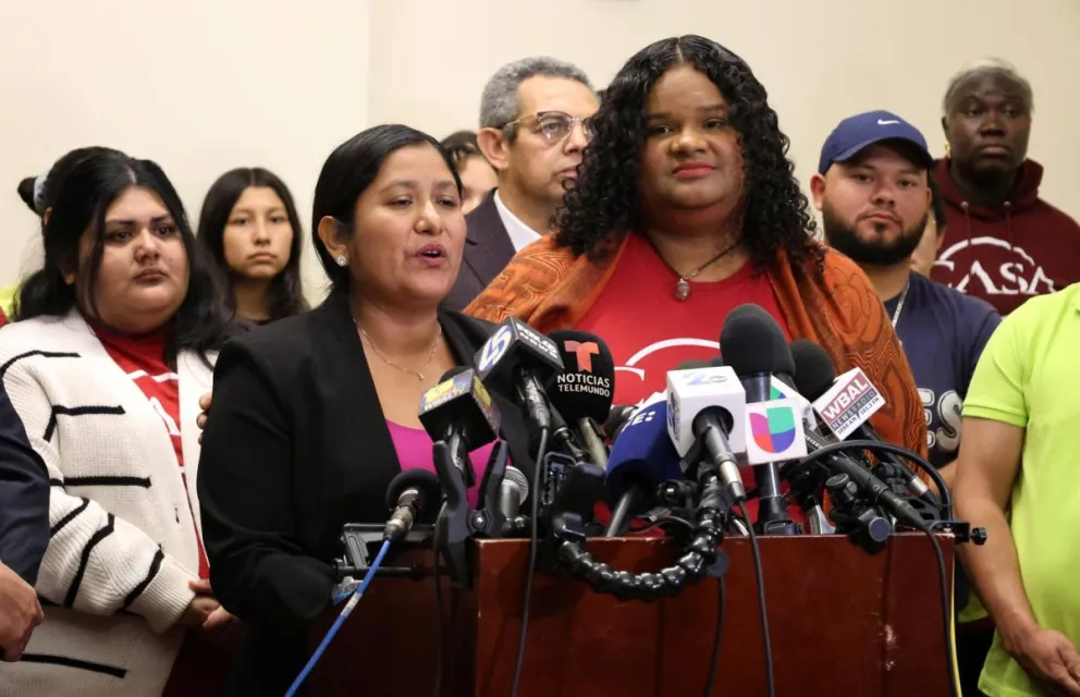 María del Carmen Castellón, viuda de Miguel Luna, una de las víctimas mortales del accidente del colapso de un puente. Foto: EFE