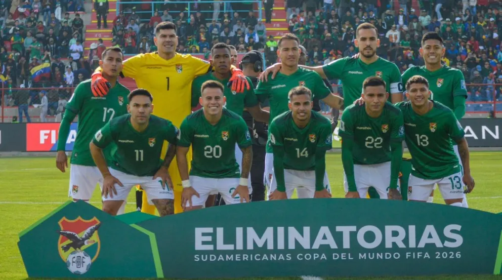 Formación inicial de la selección nacional para el partido contra Venezuela. Foto: APG