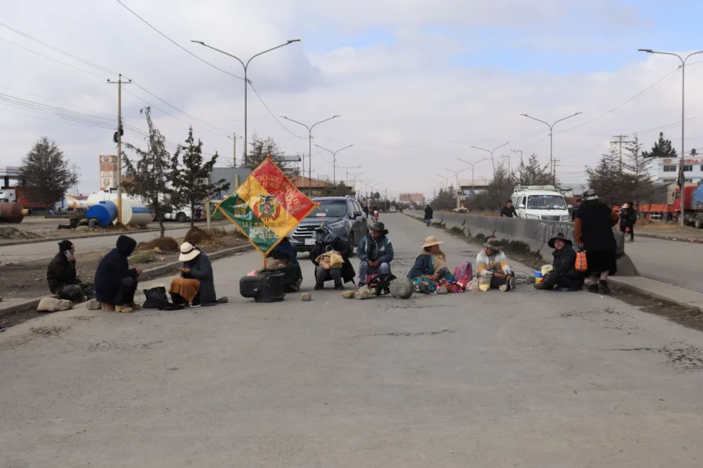 Un sector del bloqueo en la avenida 6 de Marzo, este jueves. Fotos: APG
