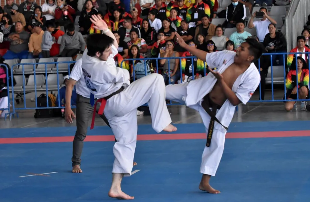 Dos karatecas en pleno combate en un certamen anterior. Foto; Feboka.