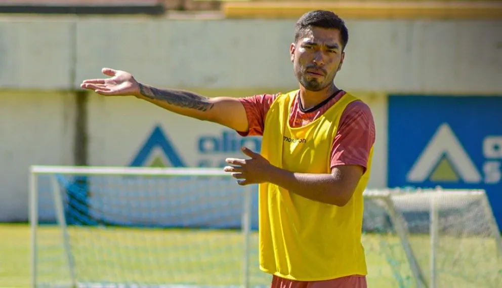 Víctor Cuéllar, el mediocampista de The Strongest, en un entrenamiento en Achumani. Foto: club The Strongest