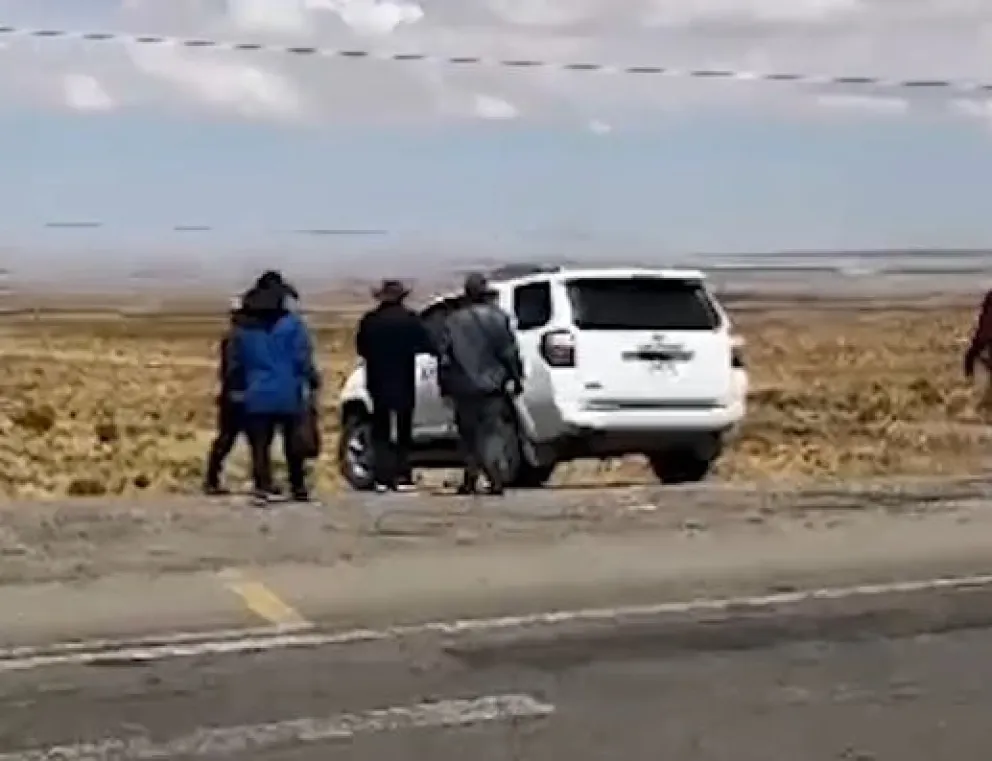 La vagoneta que traslada a Morales es modelo 2024, y tiene un valor de $us 90 mil. Foto: Captura de video de ABI