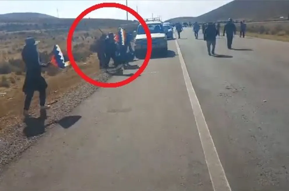 El video fue difundido por la agencia ABI, esta jornada. Foto: Captura de video ABI