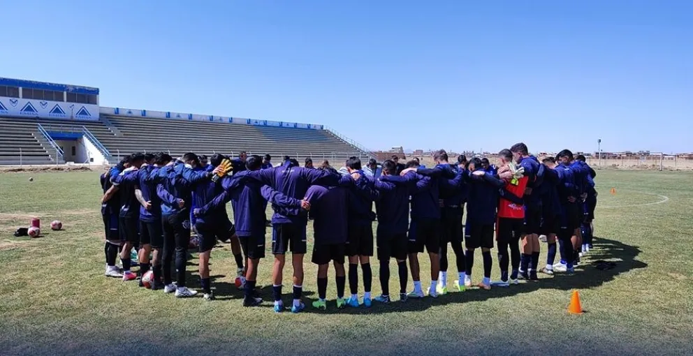 El plantel de GV San José previo a su entrenamiento. Foto: GV San José.