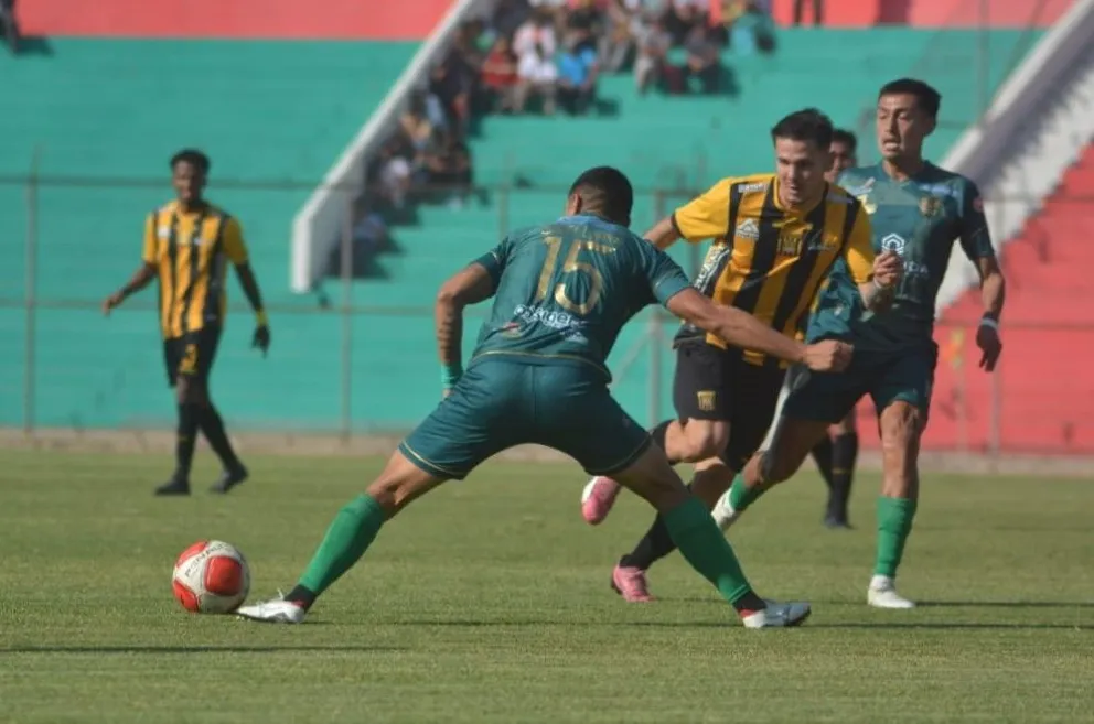 Incidencia del partido que jugaron Real Tomayapo y The Strongest en Tarija el pasado 18 de agosto. Foto: APG