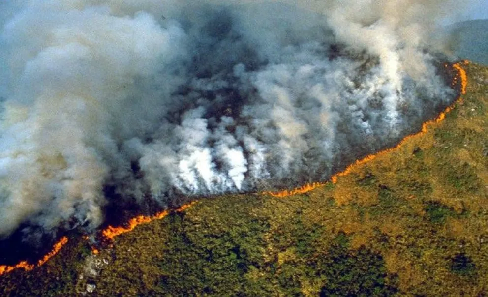 Un incendio forestal en la Amazonia brasileña. Foto: @Planoinforma 