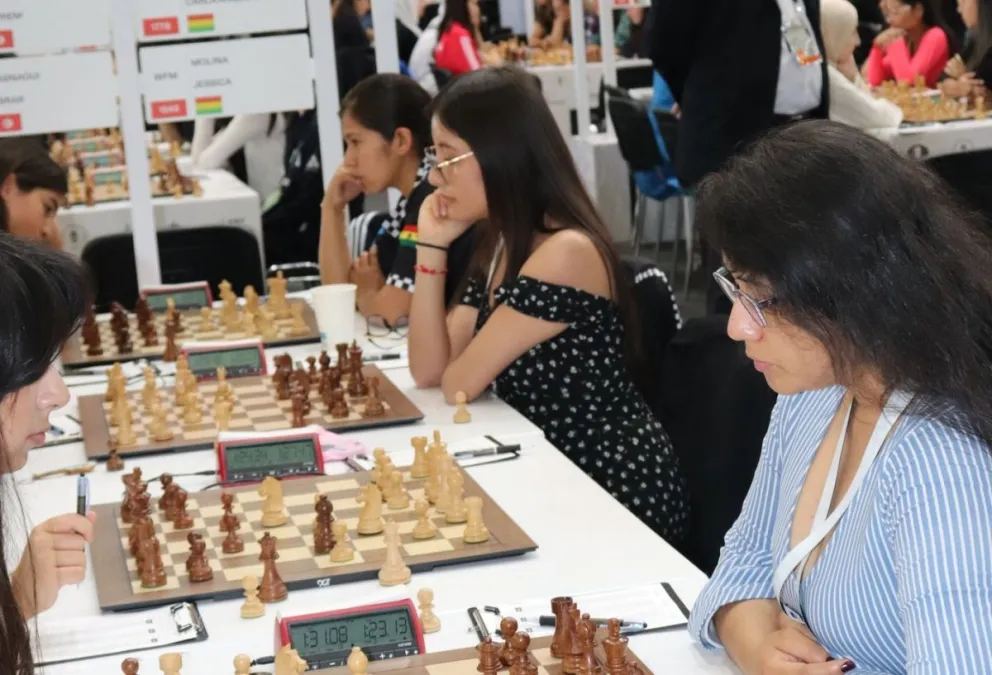 El equipo femenino en su duelo de la novena ronda. Foto: Fide América.